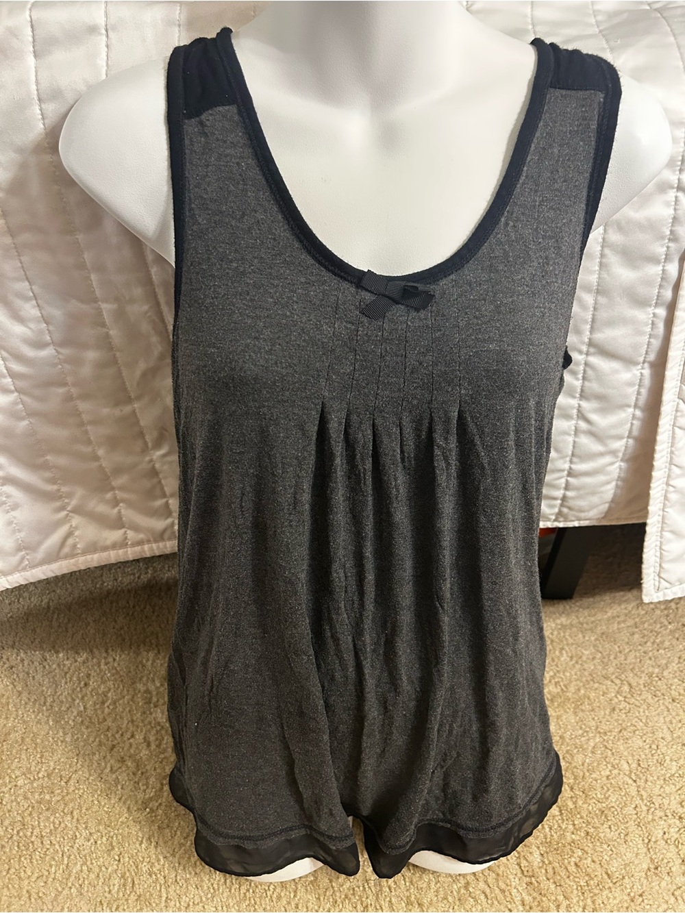 Simply Vera Vera Wang Gray Pleated Tank Top Black Bow Sheer Hem M